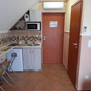 rezervați aici