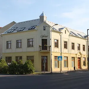 rezervați aici